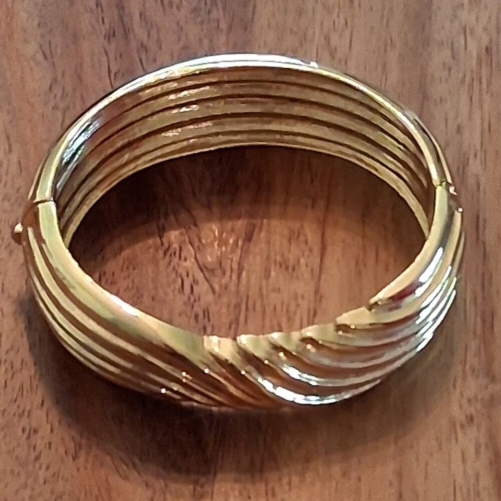 Vintage Gold-Tone Hinged Clamper Bangle Bracelet - Picture 2 of 7